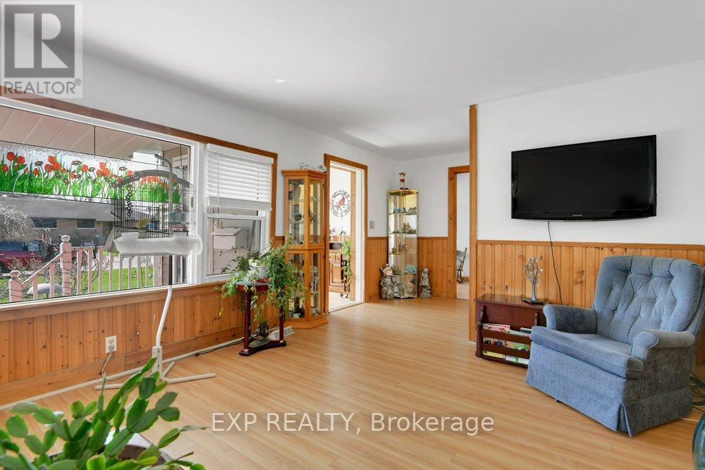 Photo 9 of 20 Crawford Street, Brockville ON