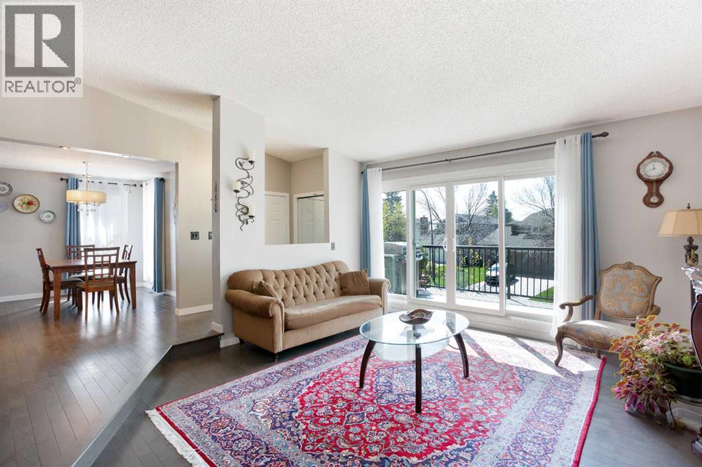 Photo 10 of 56 Strathclair Place Sw, Calgary AB