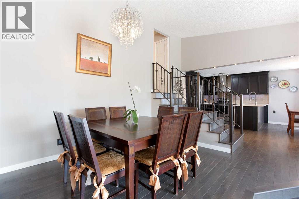 Photo 7 of 56 Strathclair Place Sw, Calgary AB