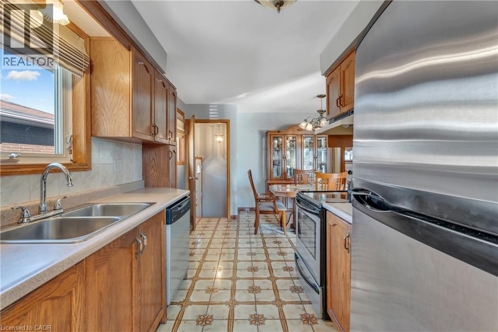 Photo 10 of 51 Bonaventure Drive, Hamilton ON
