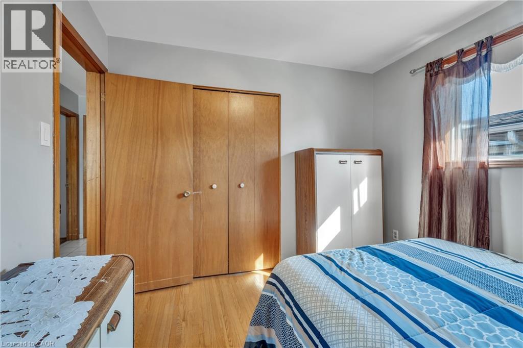 Photo 15 of 51 Bonaventure Drive, Hamilton ON