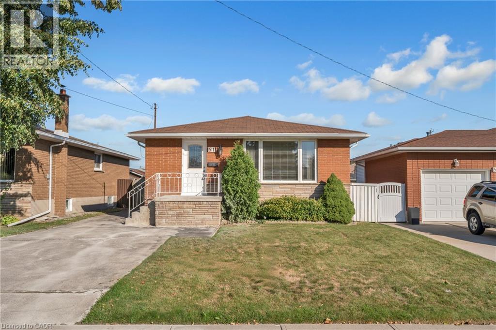 Photo 2 of 51 Bonaventure Drive, Hamilton ON