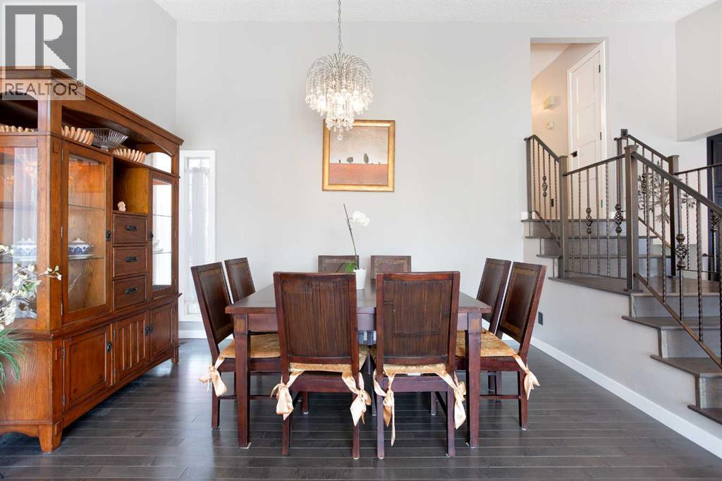 Photo 8 of 56 Strathclair Place Sw, Calgary AB