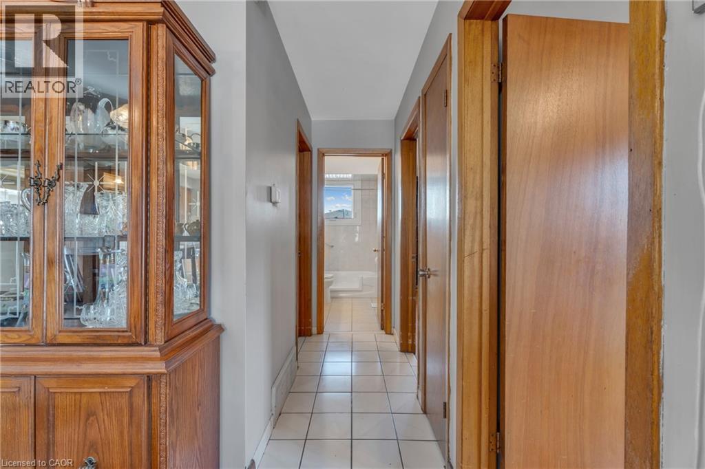 Photo 13 of 51 Bonaventure Drive, Hamilton ON