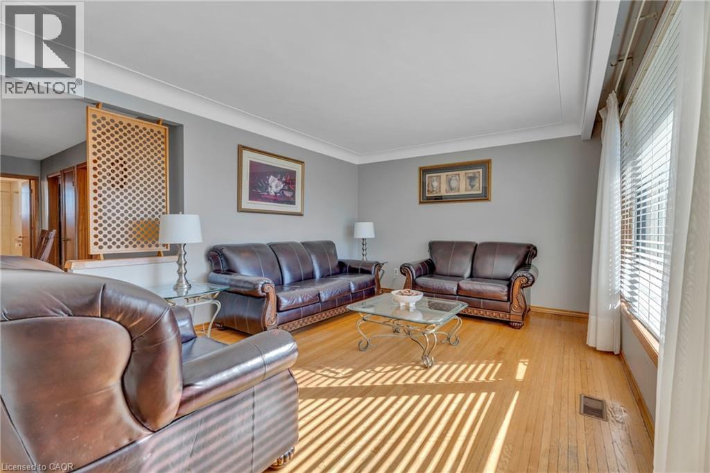 Photo 5 of 51 Bonaventure Drive, Hamilton ON