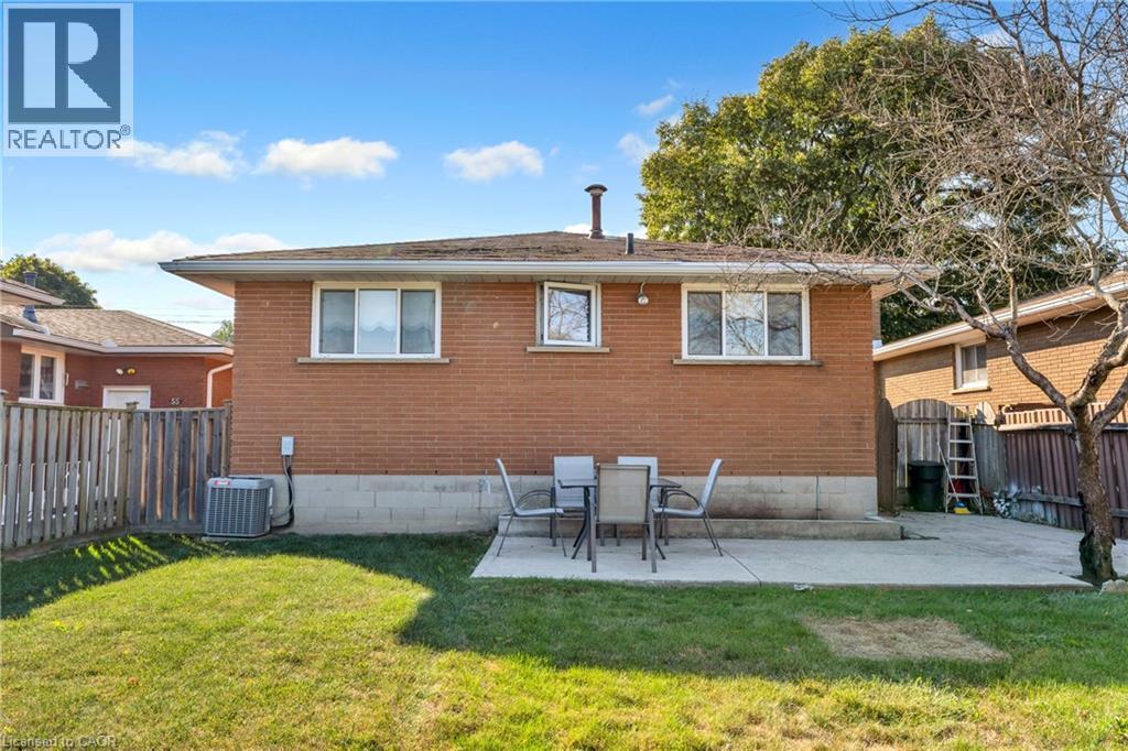Photo 29 of 51 Bonaventure Drive, Hamilton ON