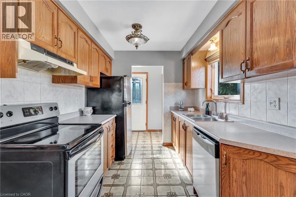 Photo 11 of 51 Bonaventure Drive, Hamilton ON