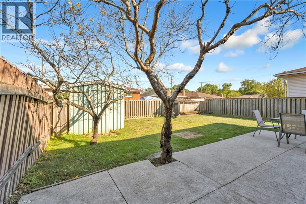 Photo 33 of 51 Bonaventure Drive, Hamilton ON