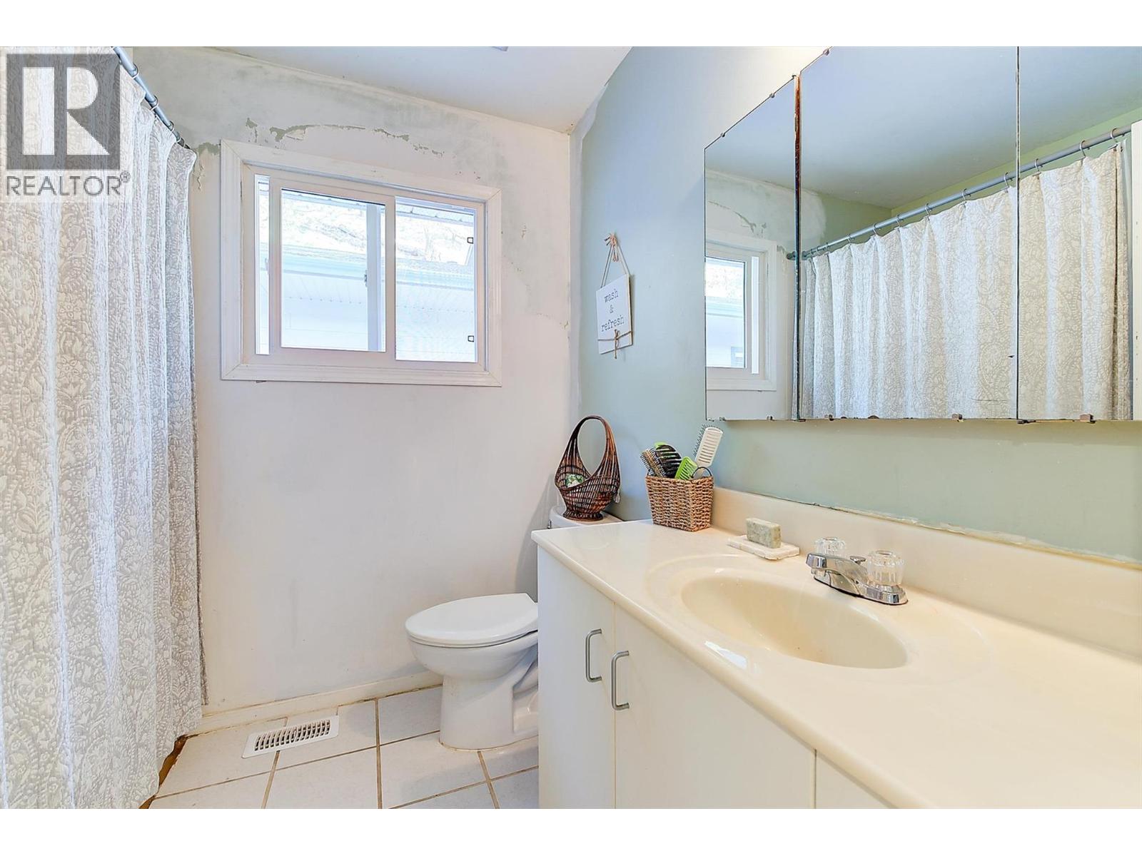  4992 Princeton Avenue, Peachland