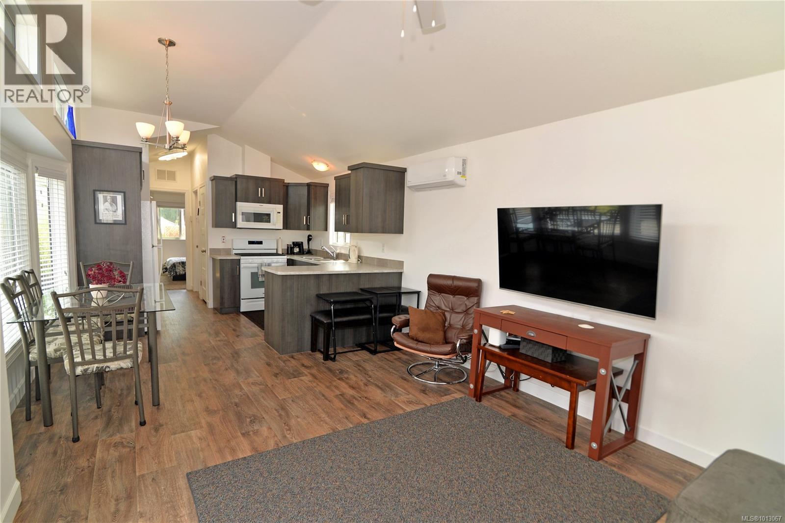 Photo 5 of 51 2133 Henderson Lake Way, Nanaimo BC