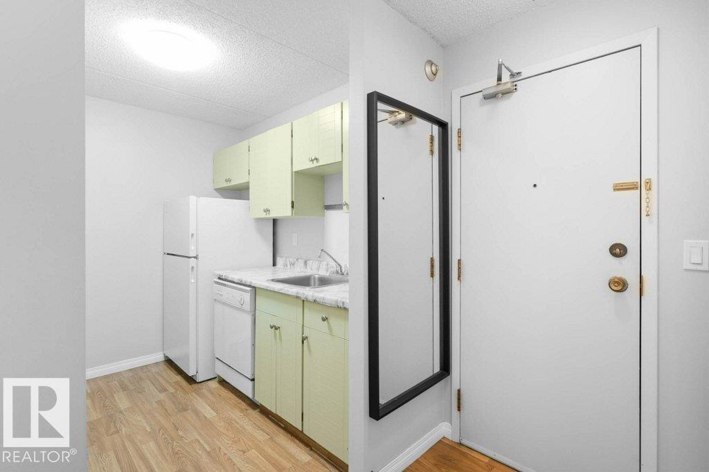 Photo 5 of 202 9917 110 St Nw, Edmonton AB