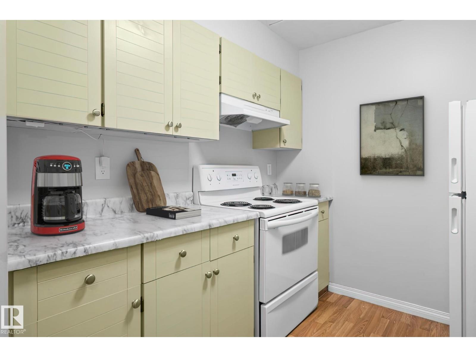 Photo 6 of 202 9917 110 St Nw, Edmonton AB