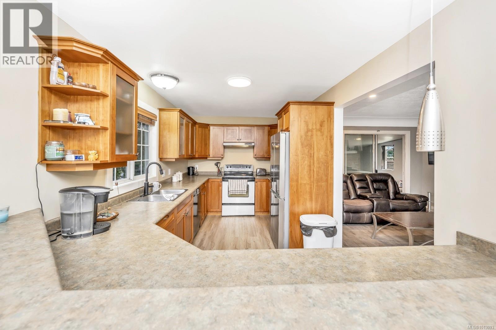 Photo 10 of 2586 Rainville Rd, Langford BC