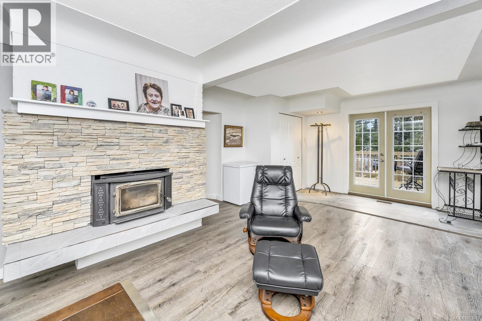 Photo 8 of 2586 Rainville Rd, Langford BC