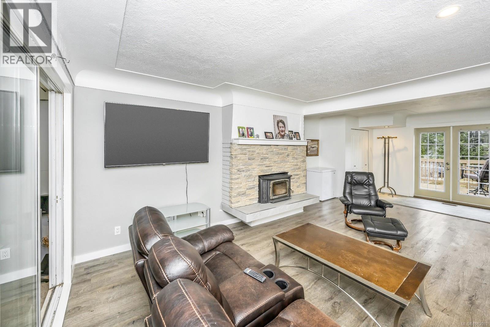 Photo 9 of 2586 Rainville Rd, Langford BC