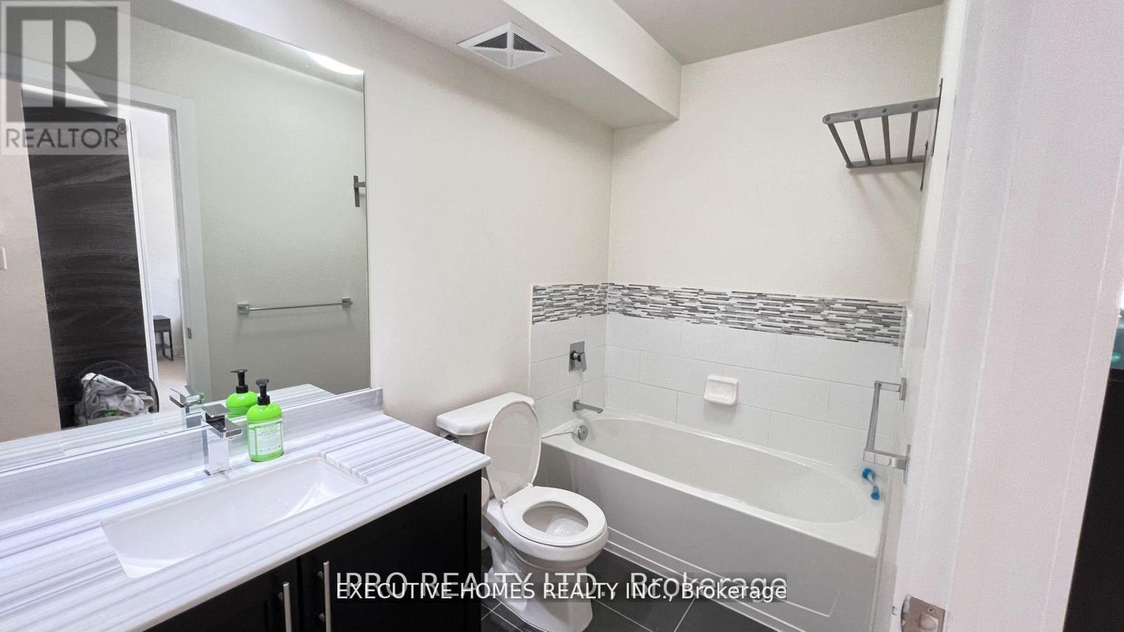 Photo 5 of 9 4020 Parkside Village Drive, Mississauga ON