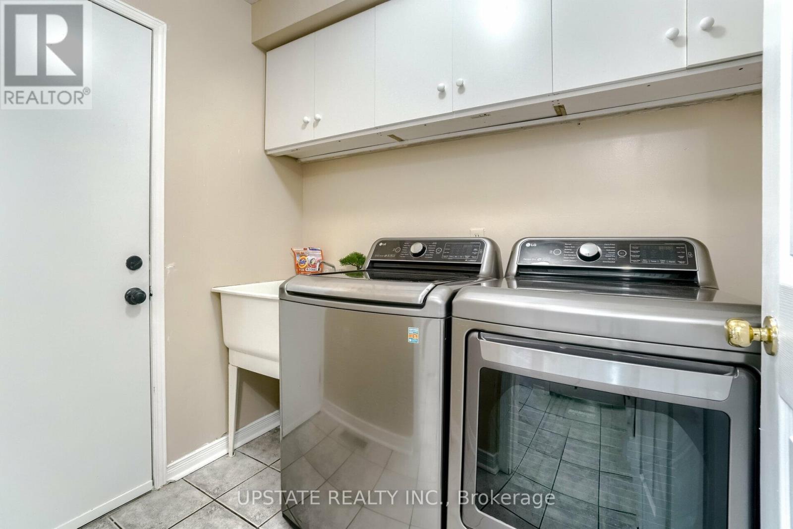 Photo 12 of 99 Prairie Rose Circle, Brampton ON