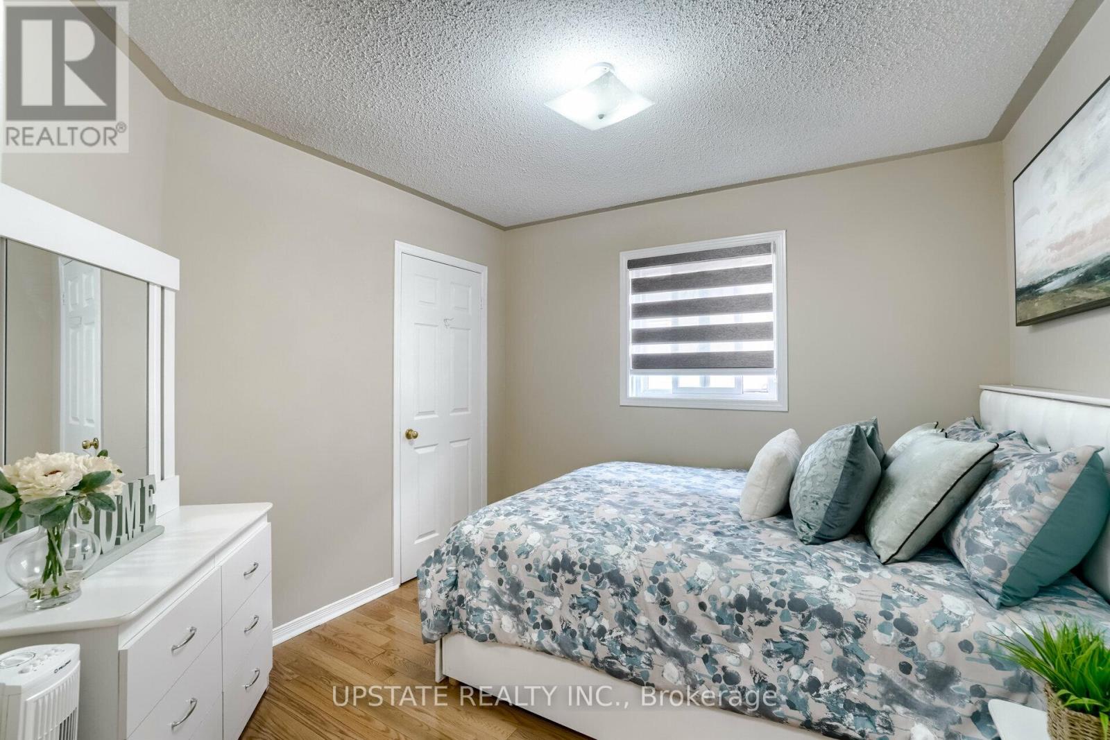 Photo 16 of 99 Prairie Rose Circle, Brampton ON