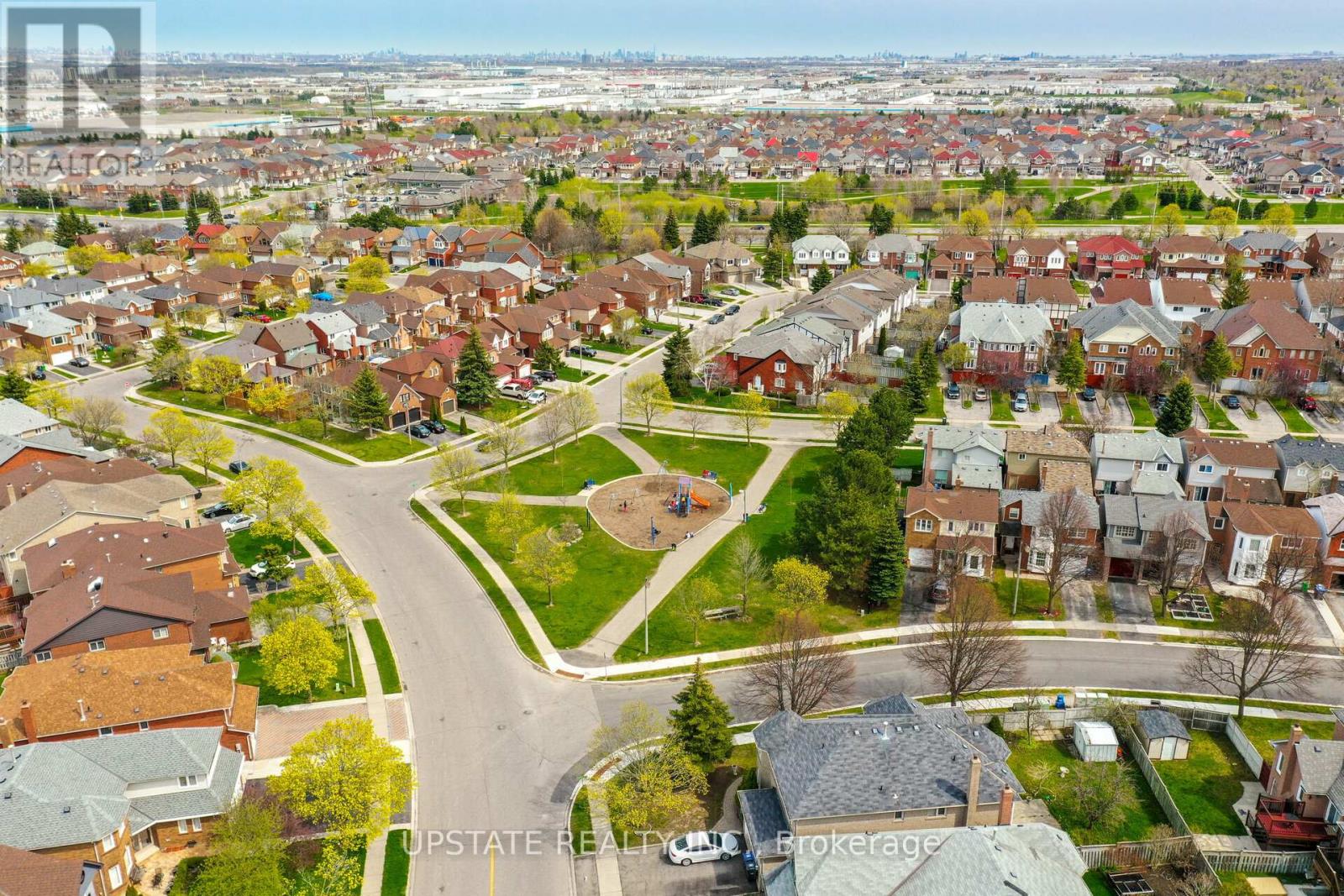 Photo 32 of 99 Prairie Rose Circle, Brampton ON