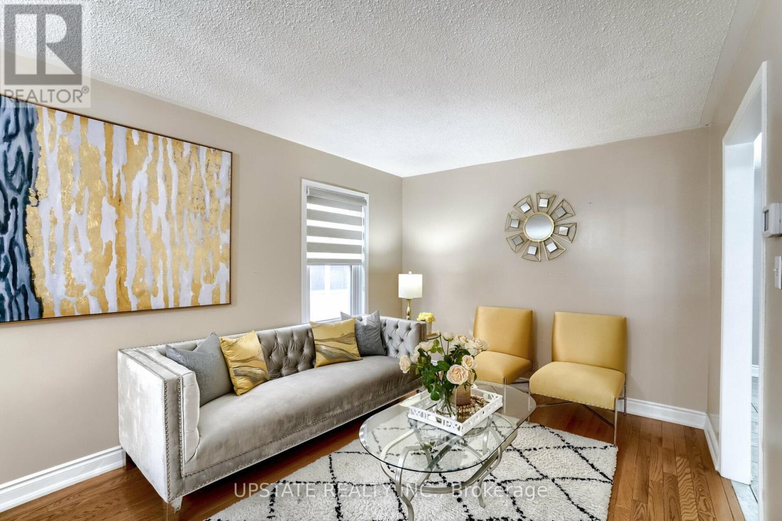 Photo 4 of 99 Prairie Rose Circle, Brampton ON