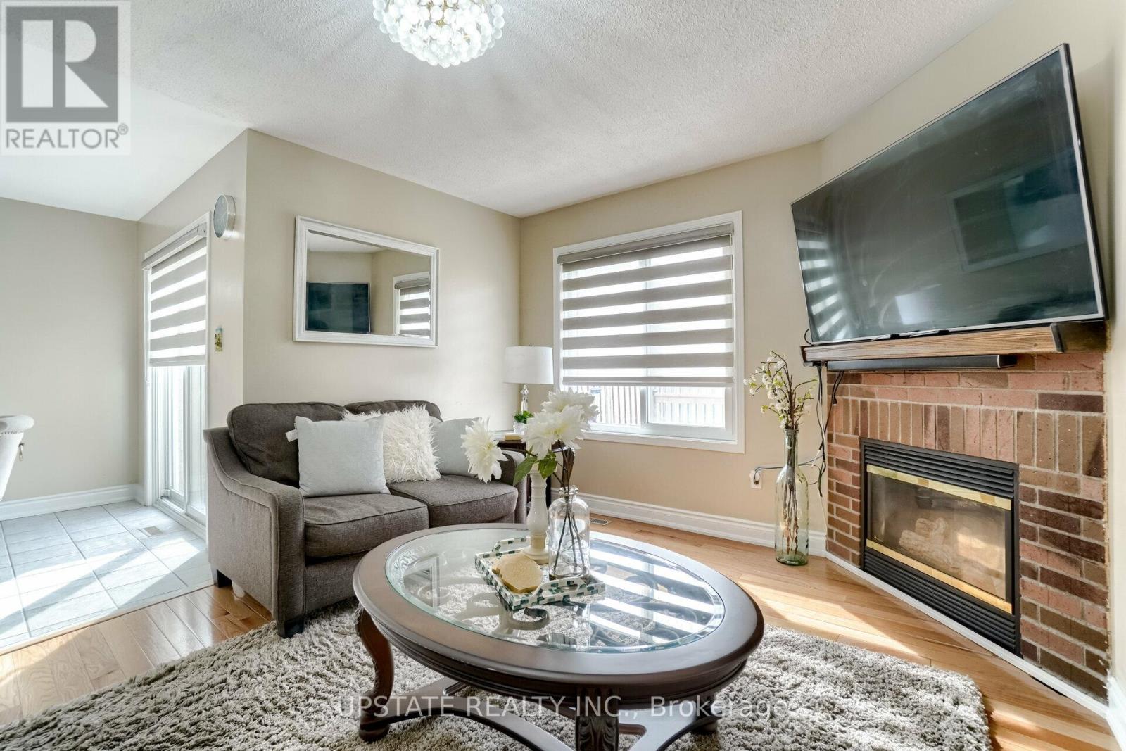 Photo 7 of 99 Prairie Rose Circle, Brampton ON