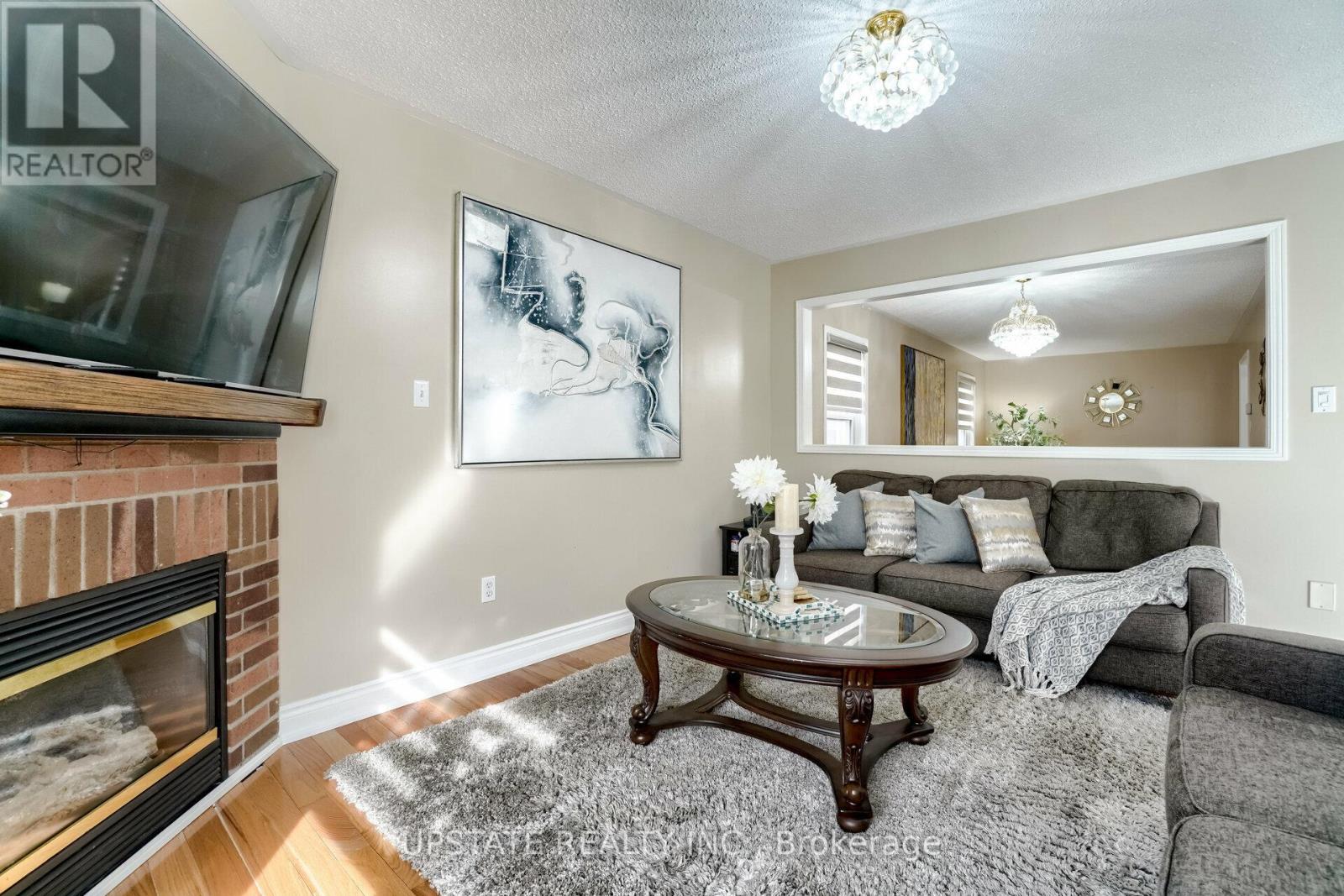 Photo 8 of 99 Prairie Rose Circle, Brampton ON
