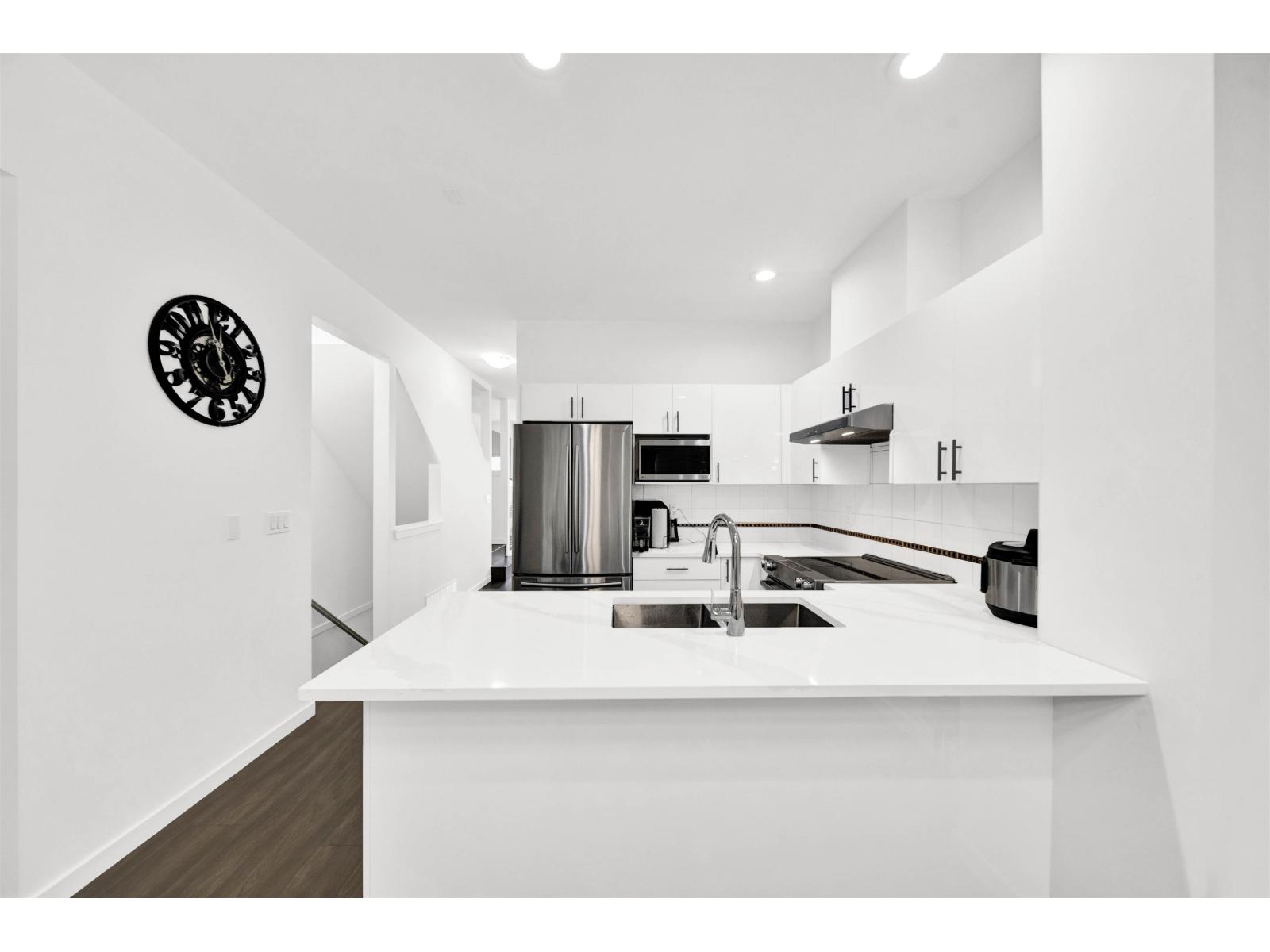 Photo 9 of 58 12677 63 Avenue, Surrey BC