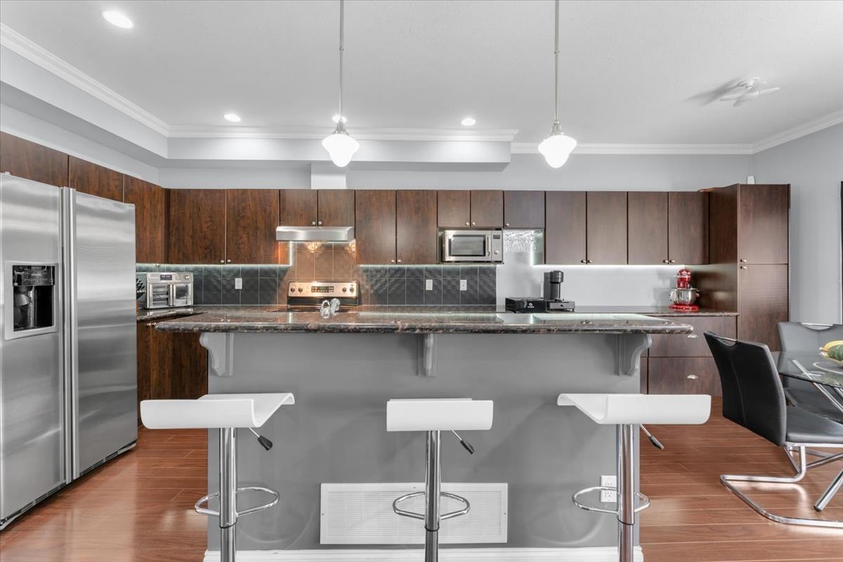 Photo 8 of 7 7518 138 Street, Surrey BC