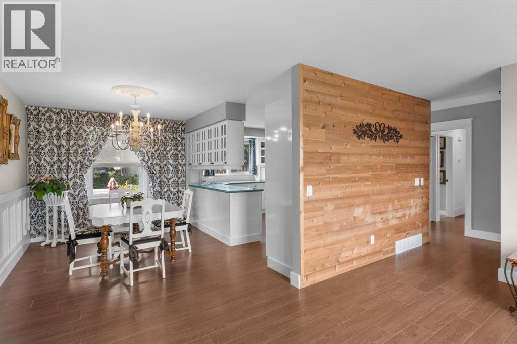 Photo 10 of 272 Deercliff Road Se, Calgary AB