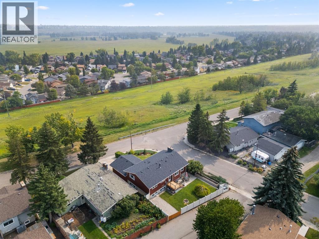 Photo 2 of 272 Deercliff Road Se, Calgary AB