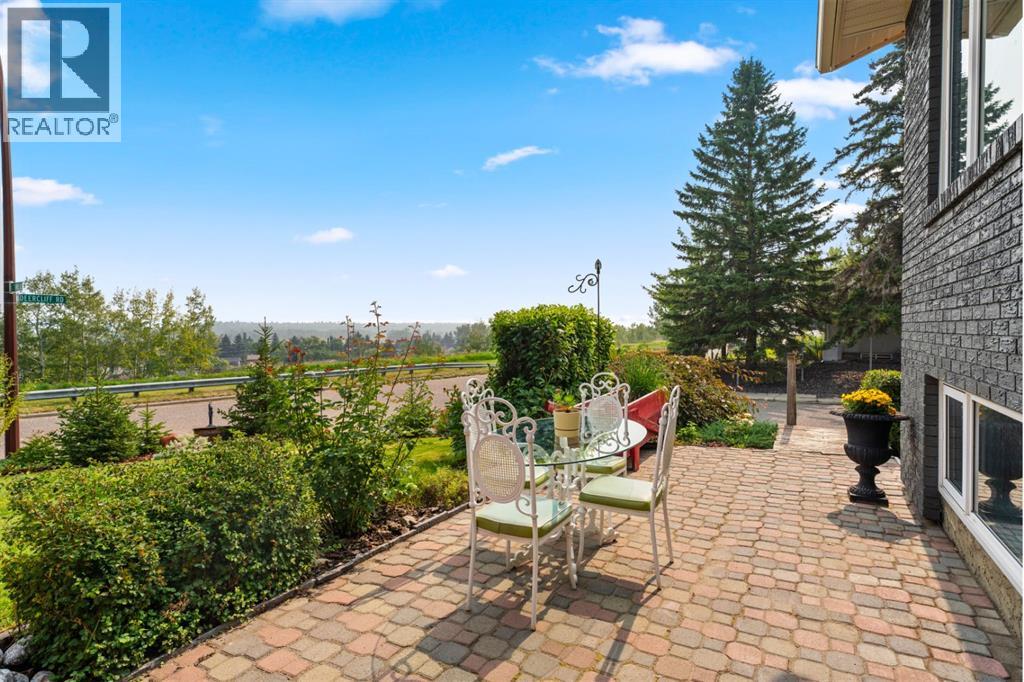 Photo 5 of 272 Deercliff Road Se, Calgary AB