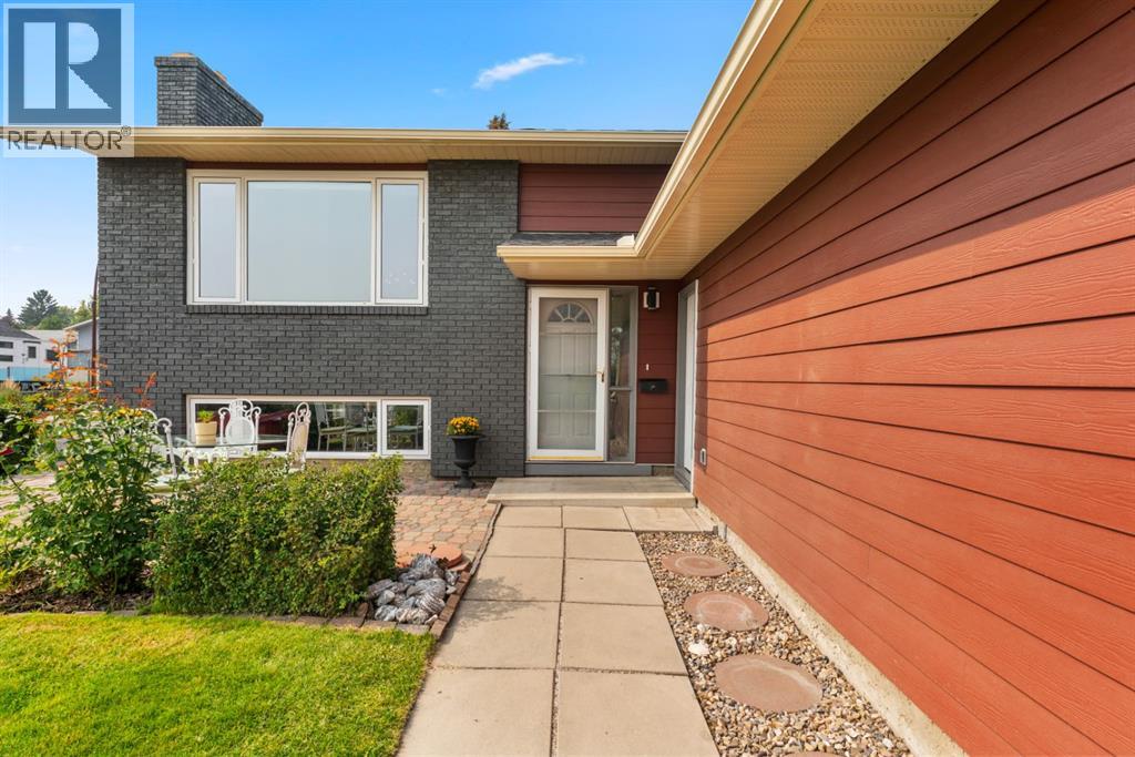 Photo 6 of 272 Deercliff Road Se, Calgary AB