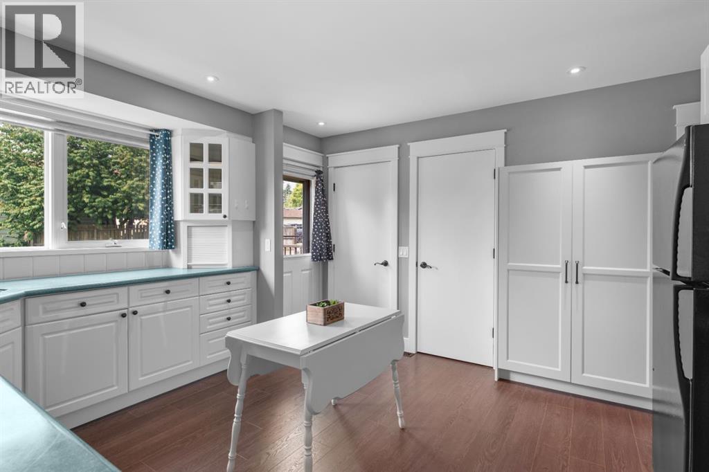 Photo 14 of 272 Deercliff Road Se, Calgary AB