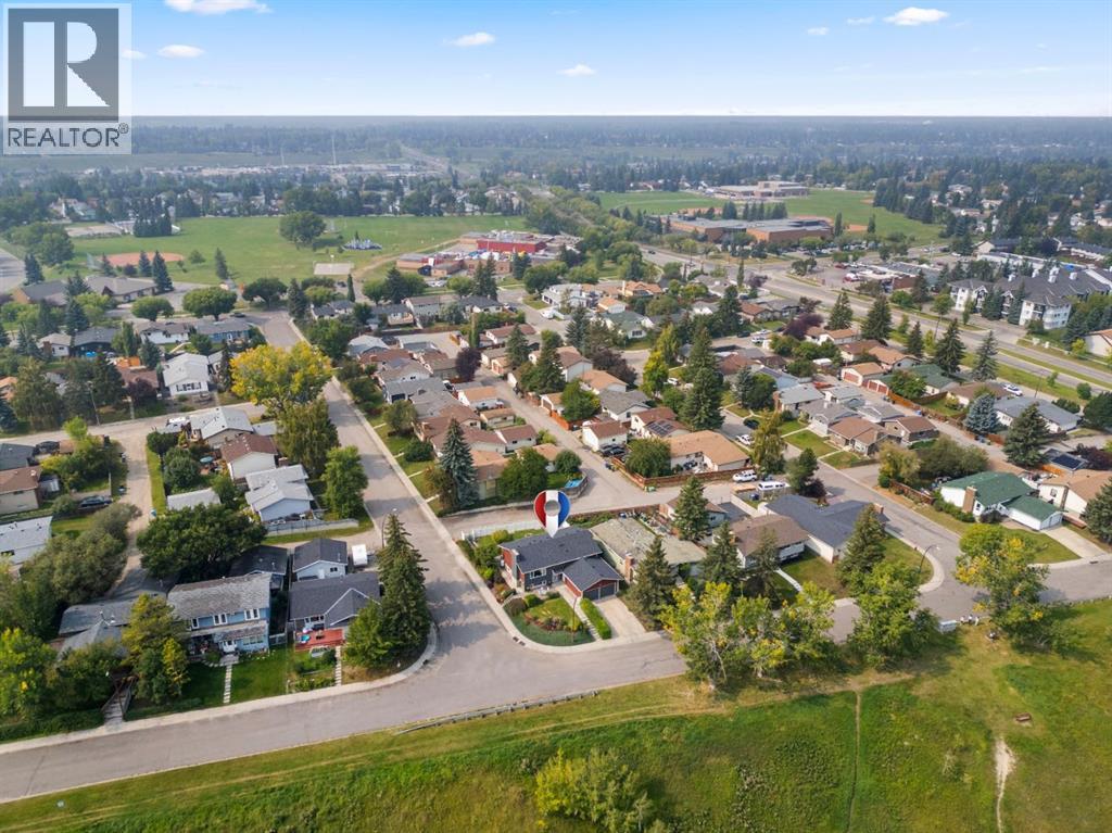 Photo 3 of 272 Deercliff Road Se, Calgary AB