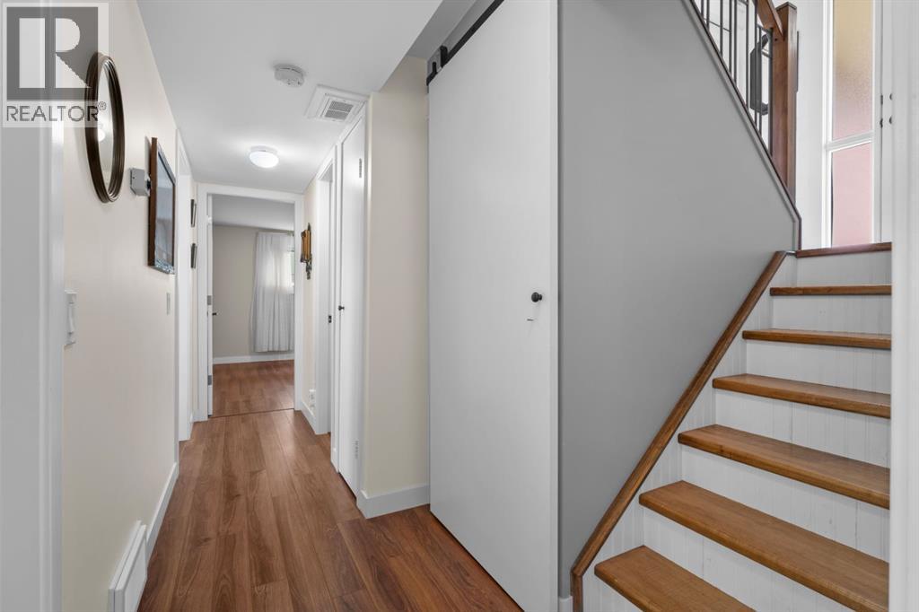 Photo 32 of 272 Deercliff Road Se, Calgary AB