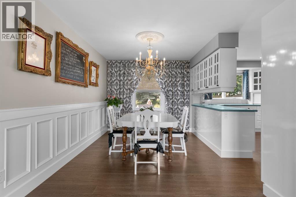 Photo 11 of 272 Deercliff Road Se, Calgary AB