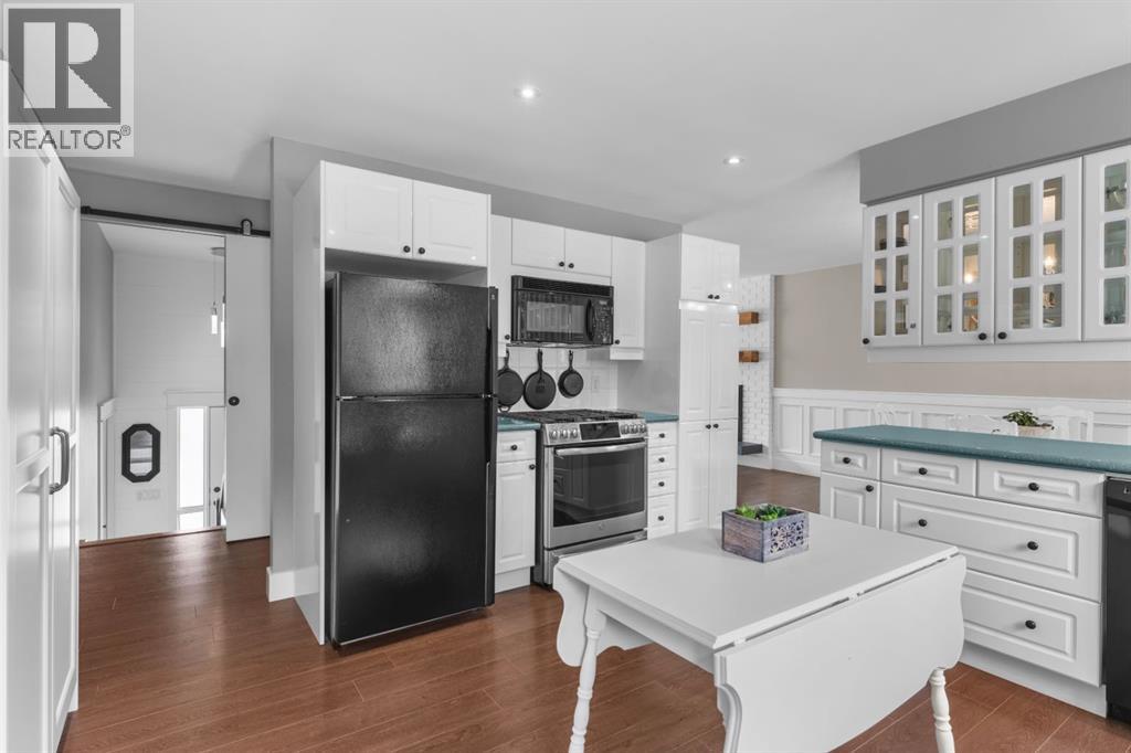Photo 15 of 272 Deercliff Road Se, Calgary AB