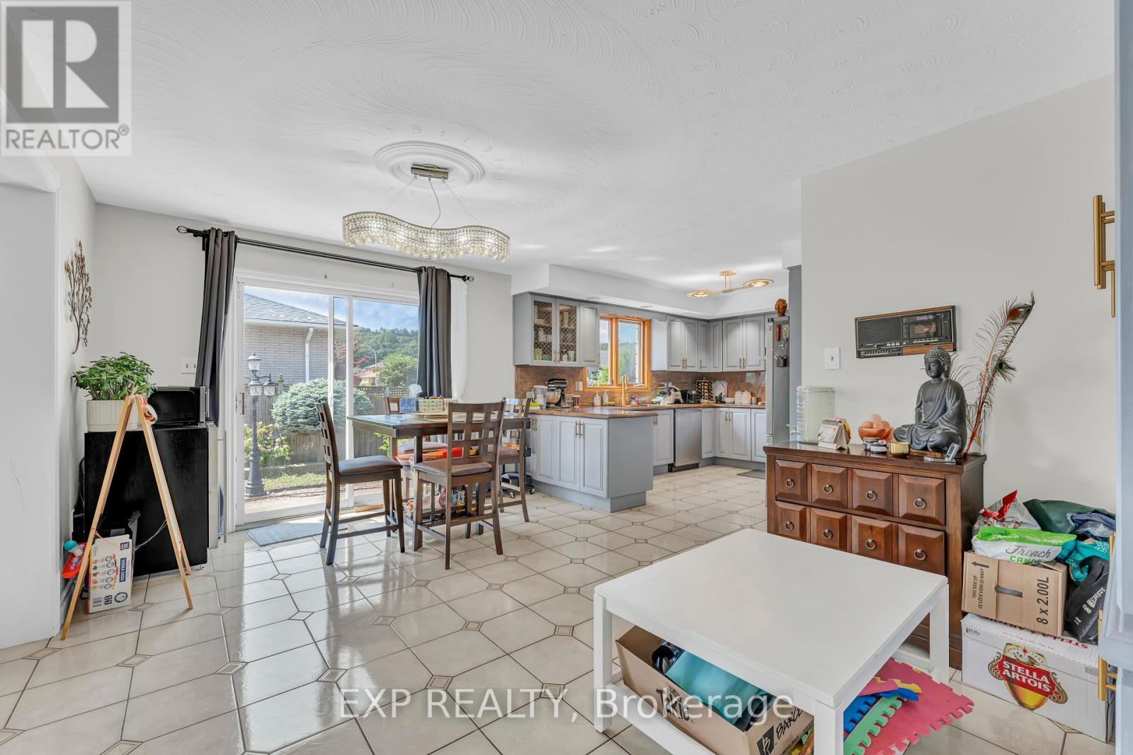 Photo 13 of 2 Glencrest Avenue, Hamilton ON
