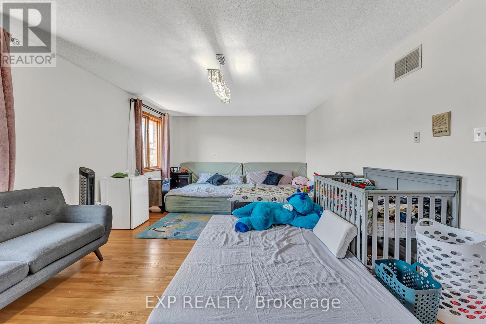 Photo 25 of 2 Glencrest Avenue, Hamilton ON