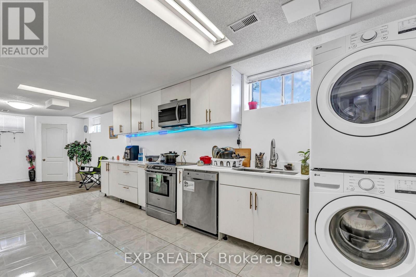 Photo 29 of 2 Glencrest Avenue, Hamilton ON