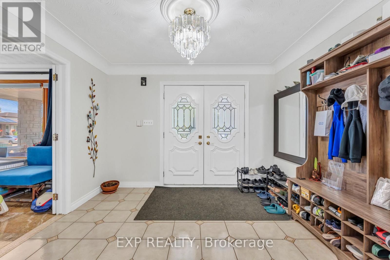 Photo 3 of 2 Glencrest Avenue, Hamilton ON