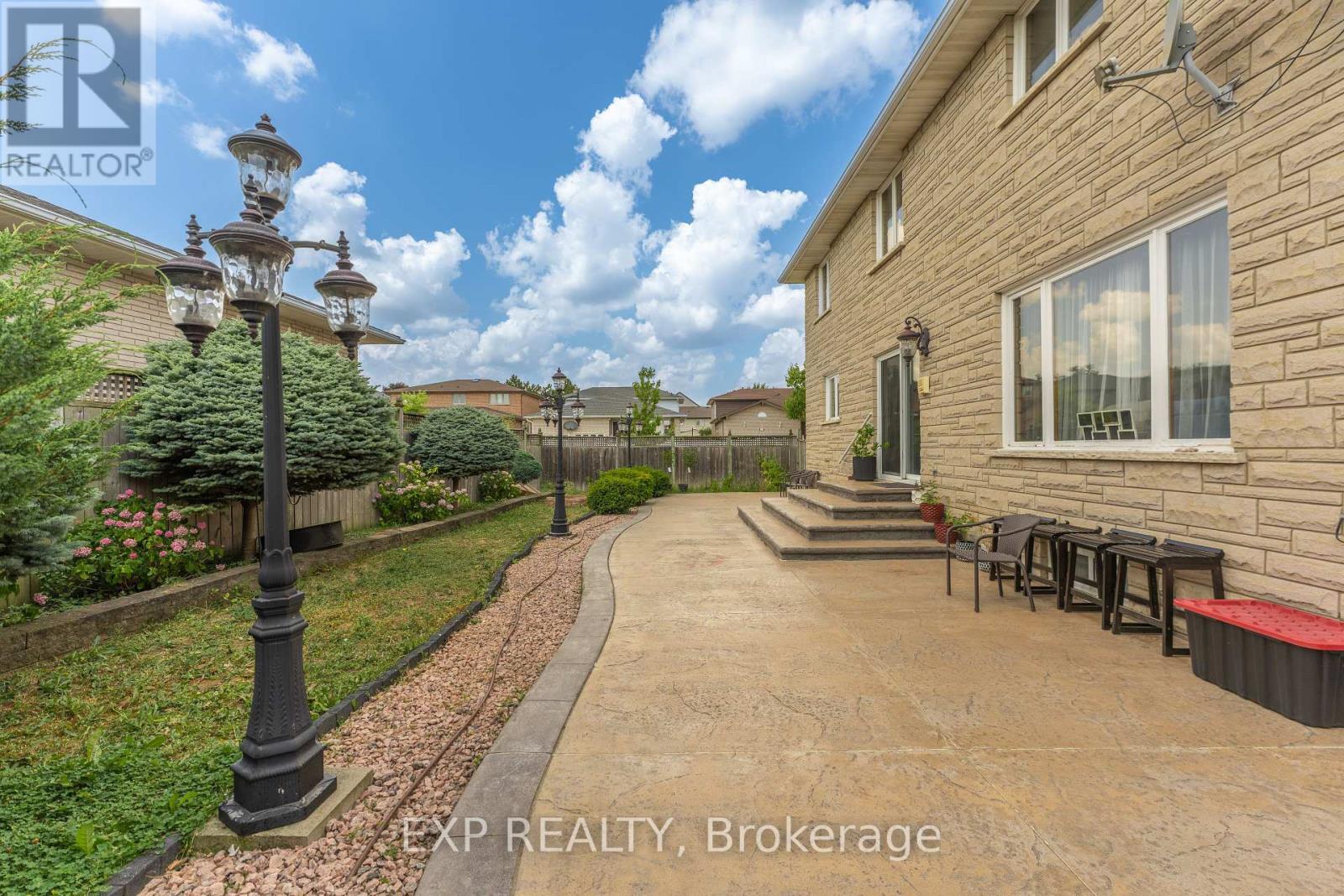 Photo 39 of 2 Glencrest Avenue, Hamilton ON