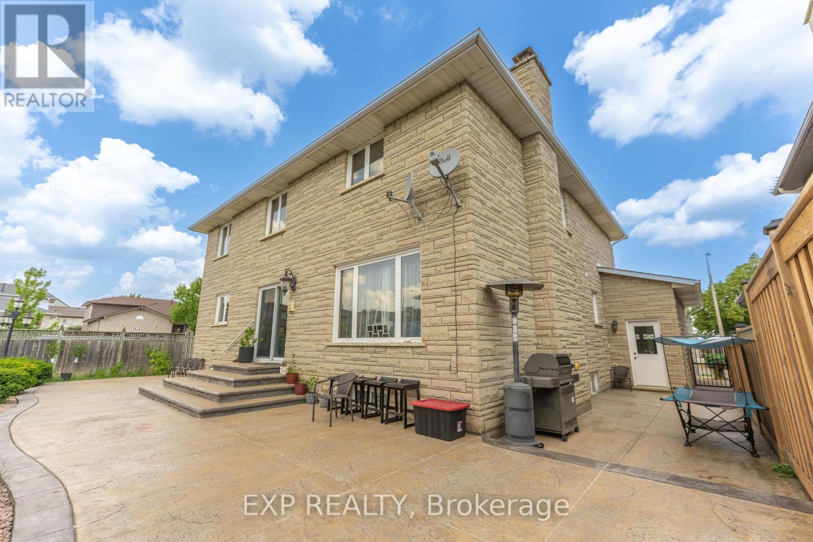 Photo 40 of 2 Glencrest Avenue, Hamilton ON