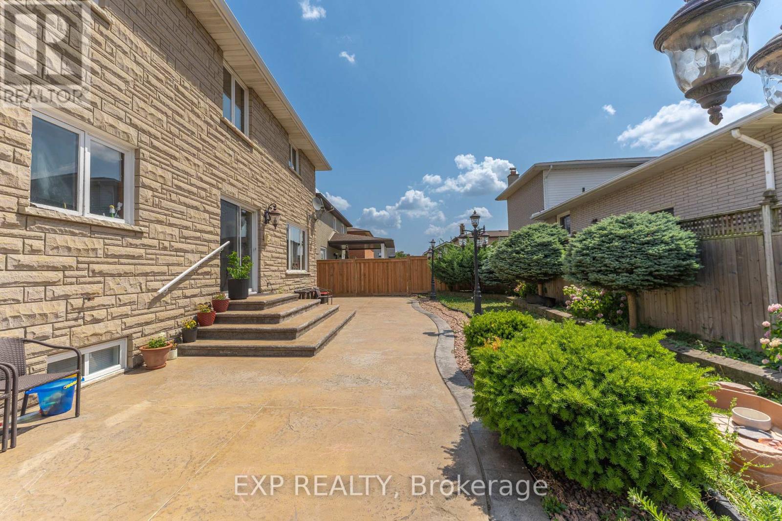 Photo 46 of 2 Glencrest Avenue, Hamilton ON