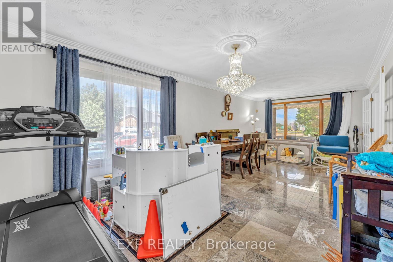 Photo 7 of 2 Glencrest Avenue, Hamilton ON