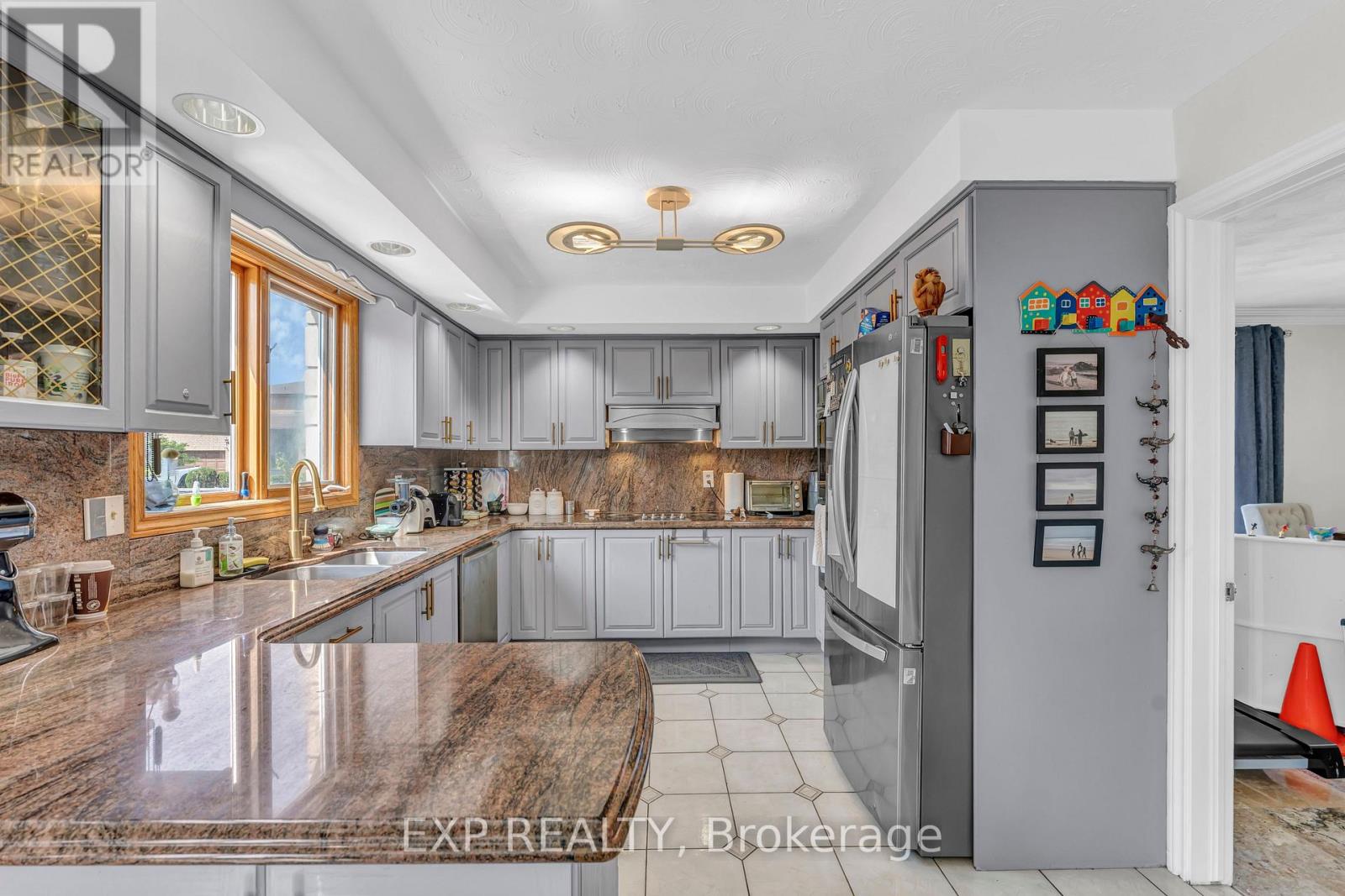Photo 9 of 2 Glencrest Avenue, Hamilton ON