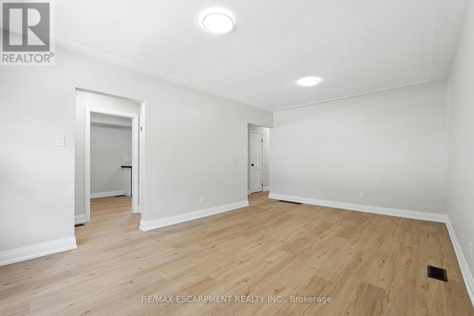 Photo 10 of 929 Upper Ottawa Street, Hamilton ON