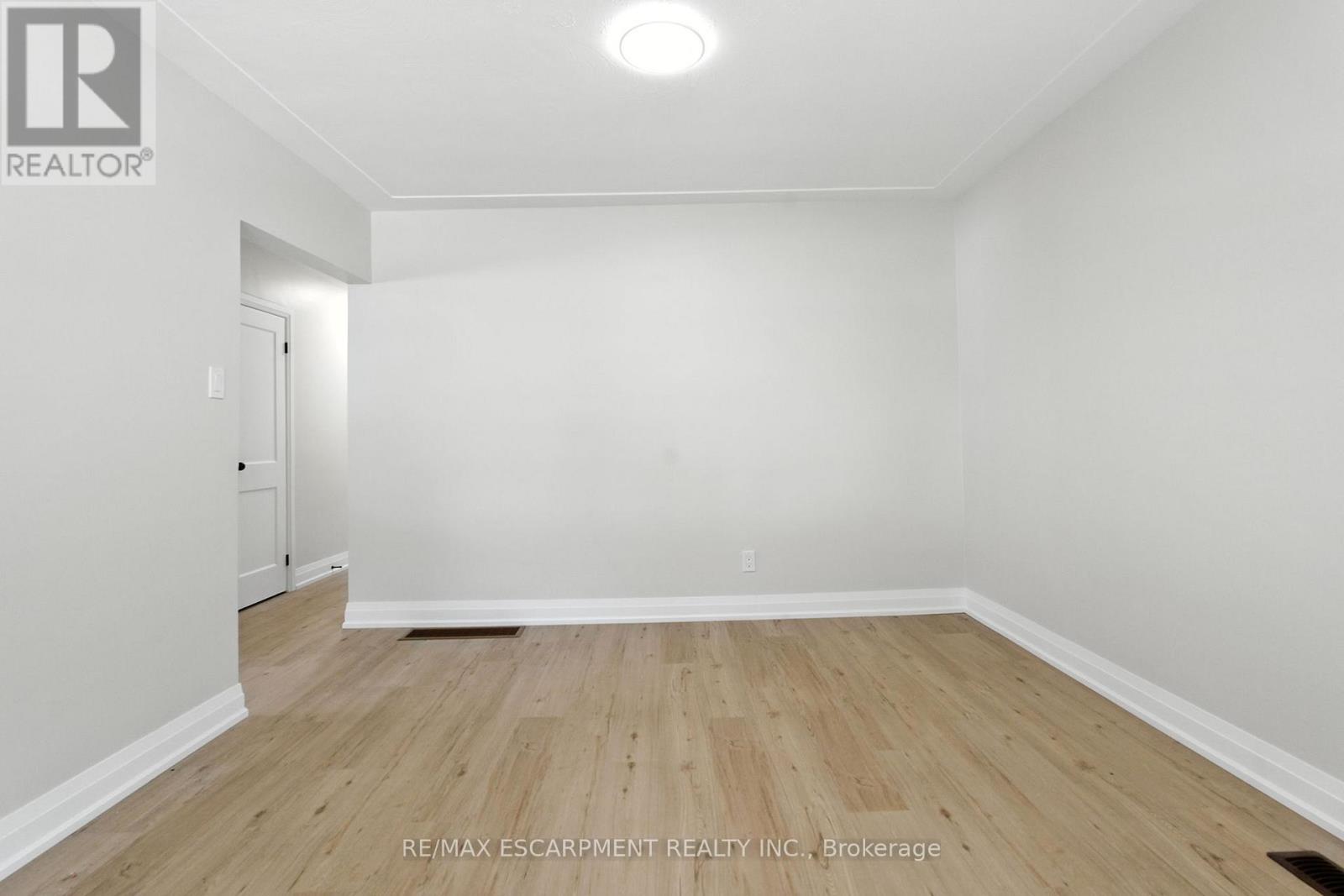 Photo 11 of 929 Upper Ottawa Street, Hamilton ON