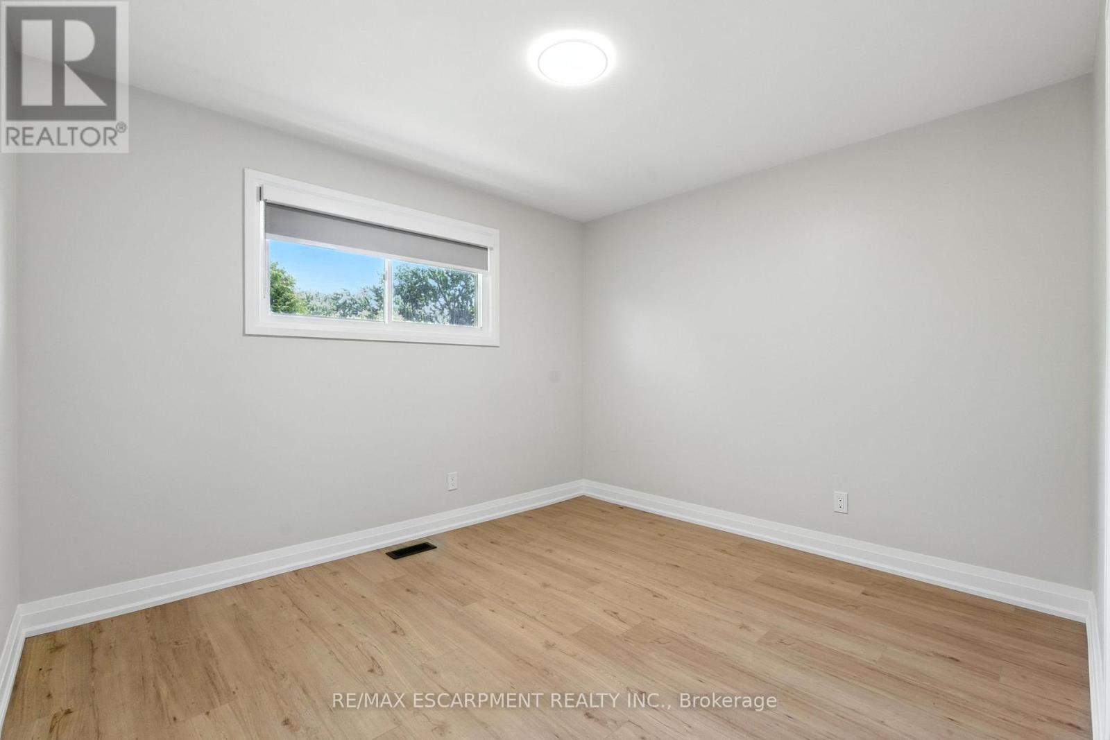 Photo 18 of 929 Upper Ottawa Street, Hamilton ON