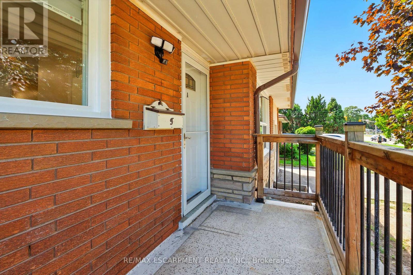 Photo 2 of 929 Upper Ottawa Street, Hamilton ON